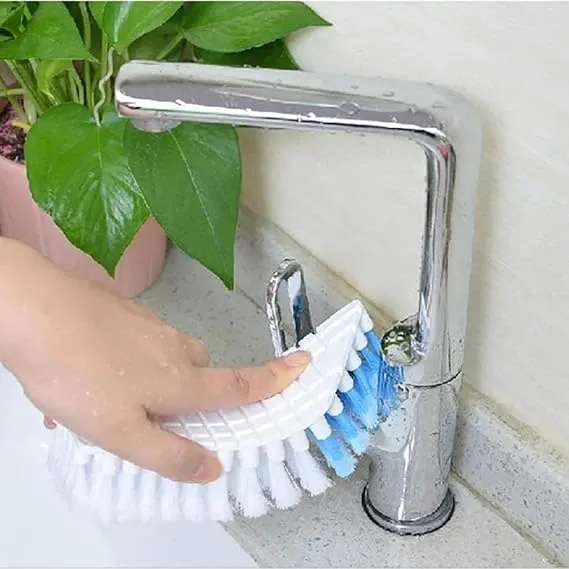FLEXIBLE PLASTIC CLEANING BRUSH